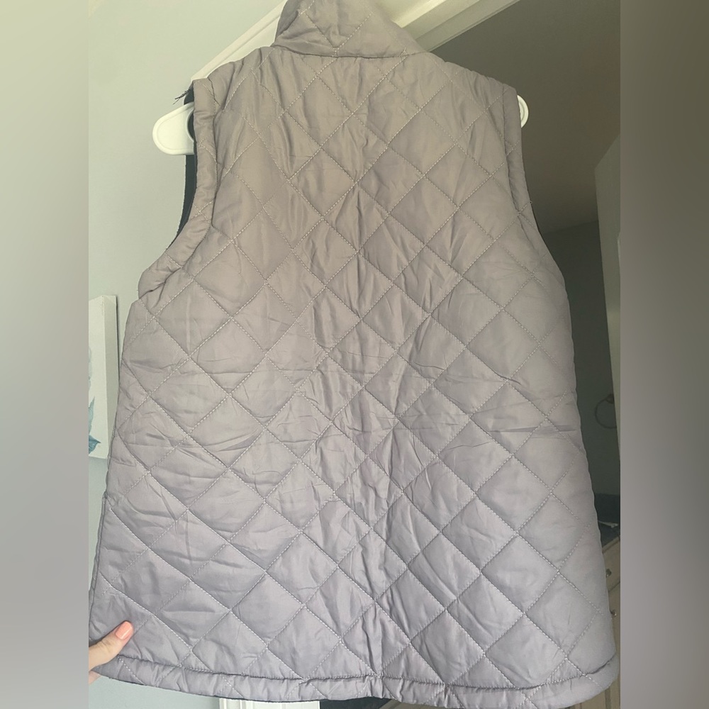 silver gray quilted puffer vest, womens size medium/large warm zip up - Picture 3 of 9